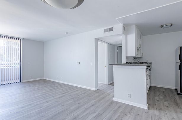 1st image of 302 W Avenue 37 #115
