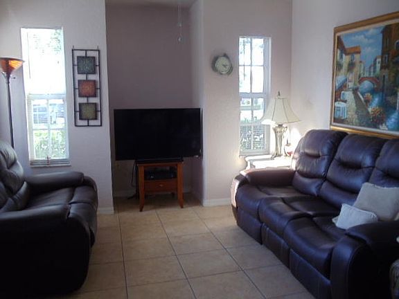 3rd image of 136 SW Peacock Blvd APT 19-101