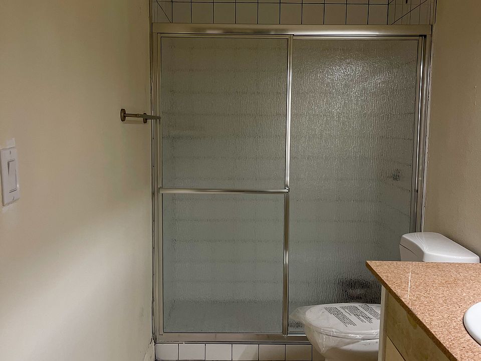 2nd image of 815 N Pleasant St #B
