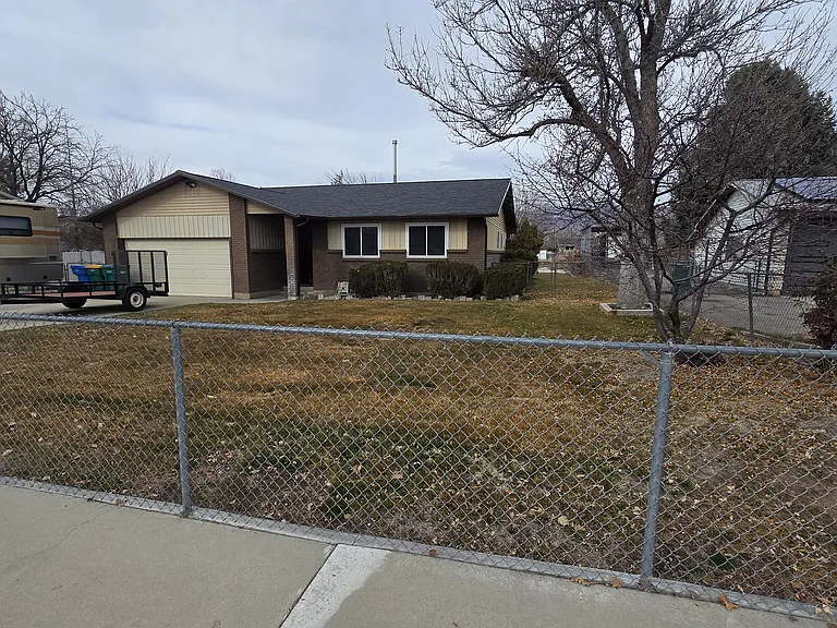 870 W 675 N — Photo 31