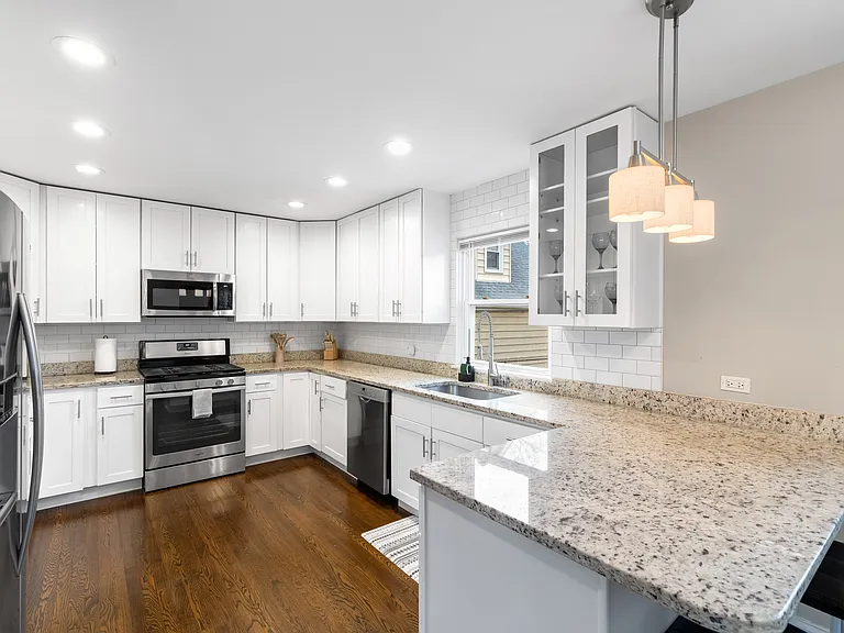 424 W Avery St — Photo 12