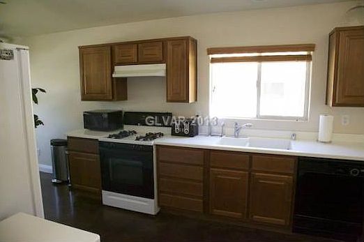 3rd image of 1100 Snow Roof Ave