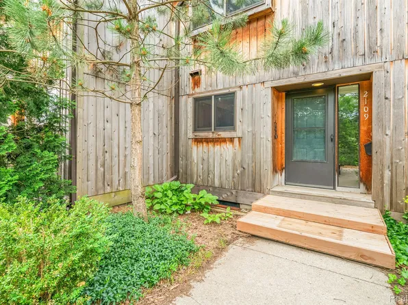 2109 Pauline Ct, Ann Arbor, MI 48103