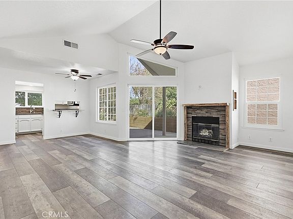 3rd image of 1618 E Lassen Ave