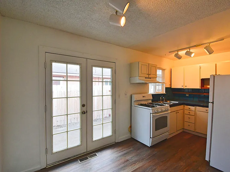 1600 E Long St #4 — Photo 2