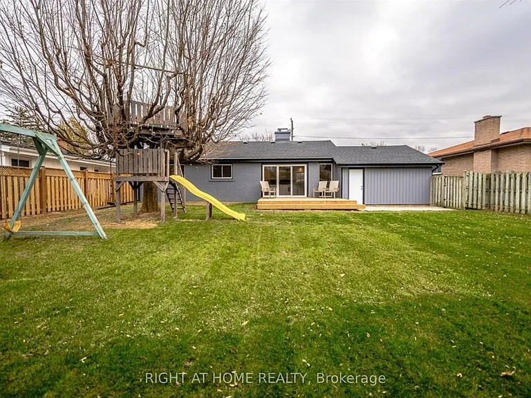 653 Geneva St — Photo 14