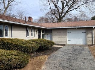 8 Curwen Rd, Peabody, MA 01960