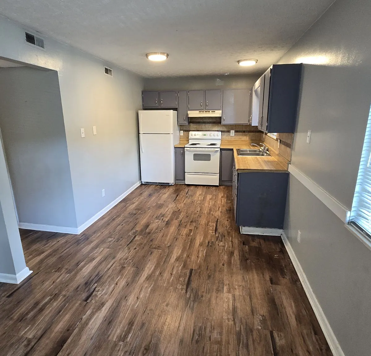 2 bed, 850 sqft, $1,150 — Photo 1
