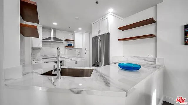 10724 Wilshire Blvd #809 — Photo 1
