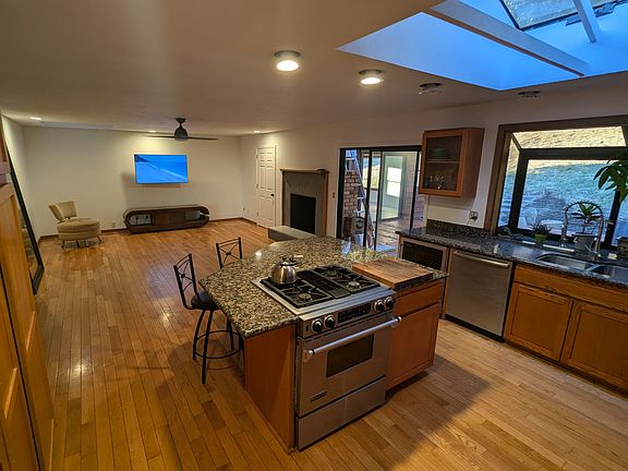3rd image of 4979 Acacia Way