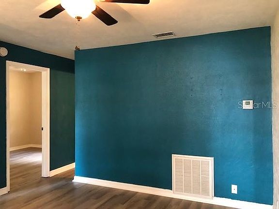 3rd image of 204 W Cornelius Cir