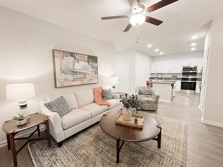The Grande at Geyser Falls Luxury Apartments — Photo 31