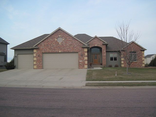 1st image of 113 Grovebrook Dr