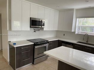 1915 NE 193rd St, Miami, FL 33179