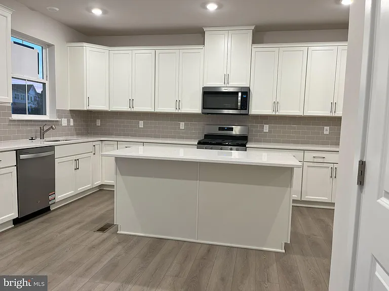 507 Titanium St — Photo 1