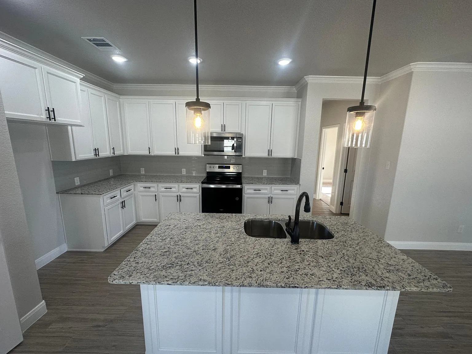 4 bed, 1670 sqft, $1,995 — Photo 4