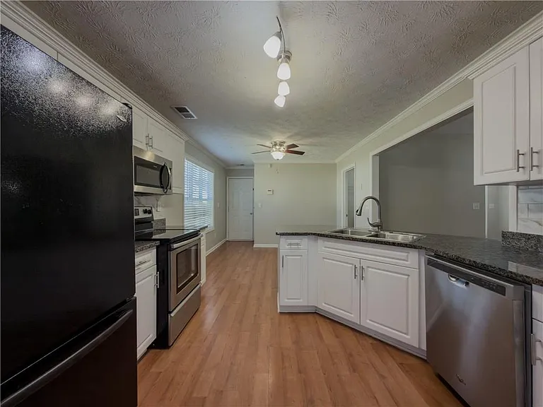 593 Red Tip Ln — Photo 32