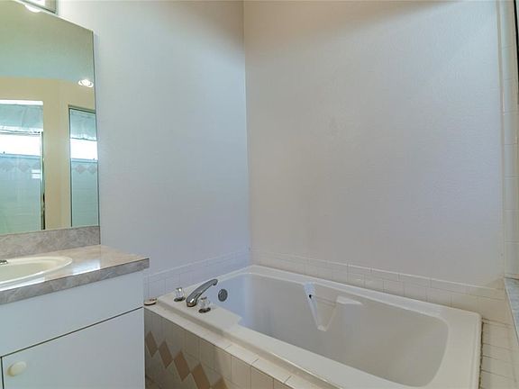 3rd image of 328 Tavernier Dr