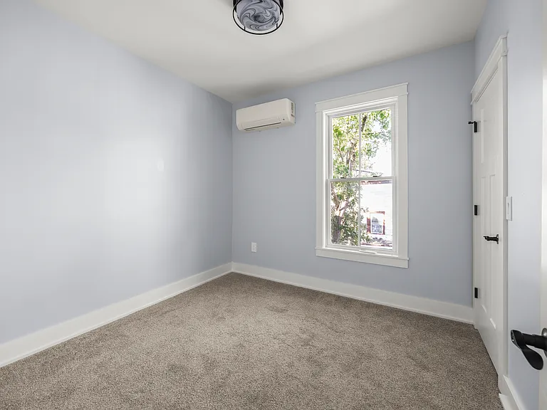 526 State St — Photo 17