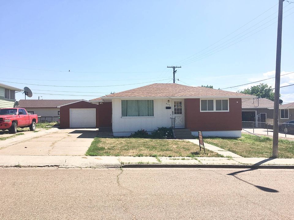 1st image of 825 11th Ave N
