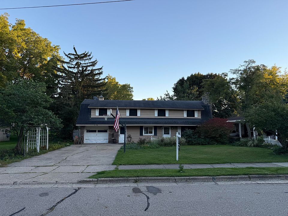 1st image of 650 1st St