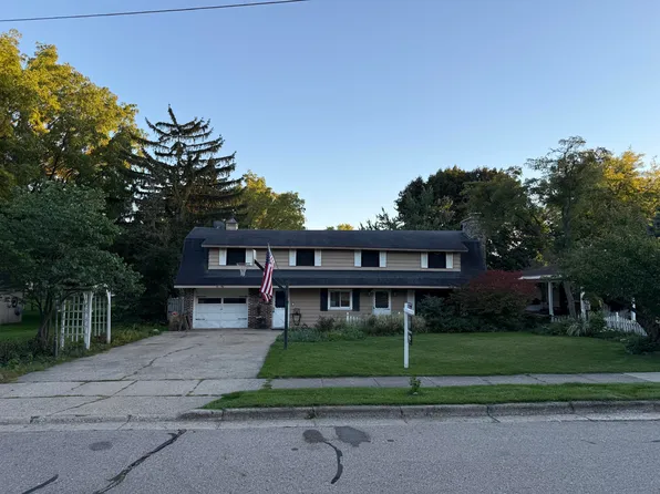 650 1st St, Lake Odessa, MI 48849