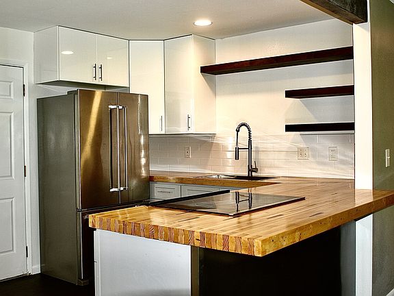 3rd image of 842 S A St #848