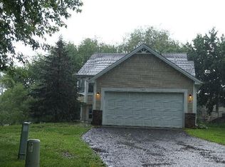 5845 Daniel Ct, Saint Paul, MN 55126