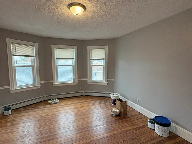 82 Clarence St #3 — Photo 6