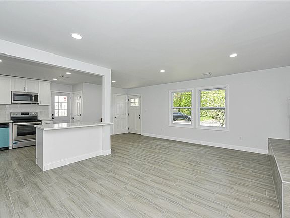 5th image of 40 Stuyvesant Ave