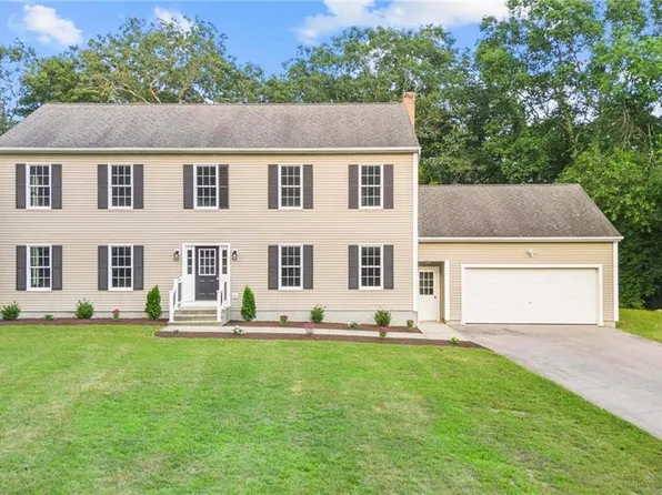 4 Chester Maine Road, North Stonington, CT 06359