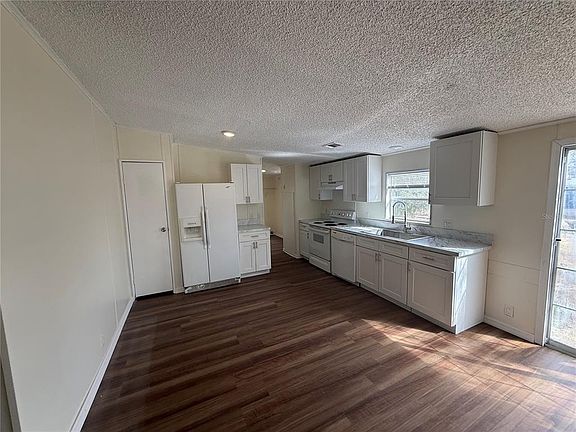 3rd image of 300 S Hankin Rd