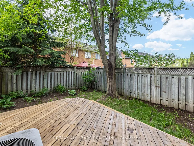 51 Playfair Rd — Photo 35