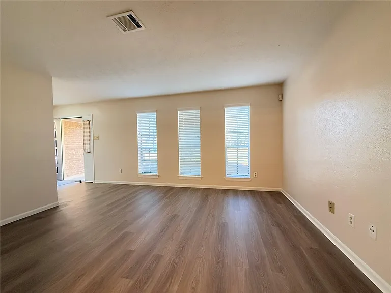 1559 Hillside Elm St — Photo 14