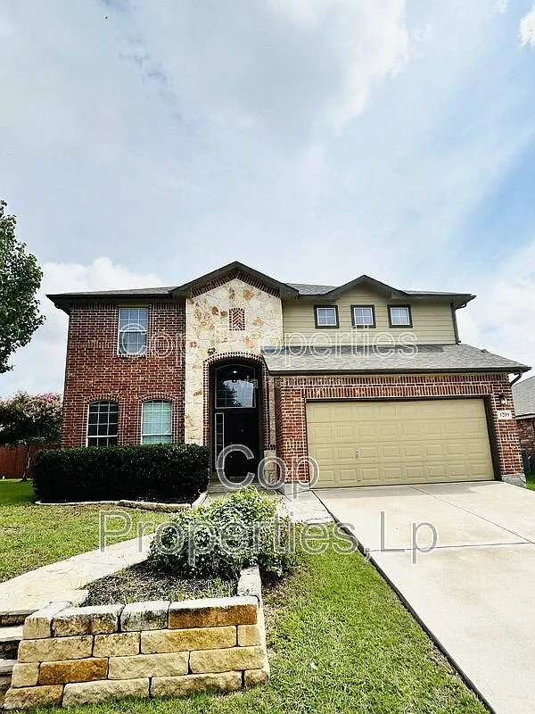 4 bed, 3.0 bath, 2708 sqft, $2,395 — Photo 1
