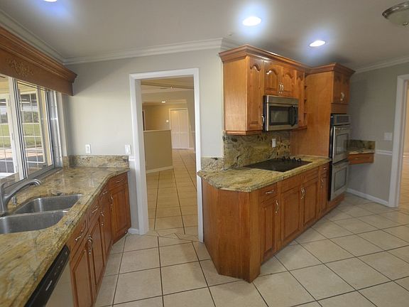 4th image of 5401 Woodlands Blvd