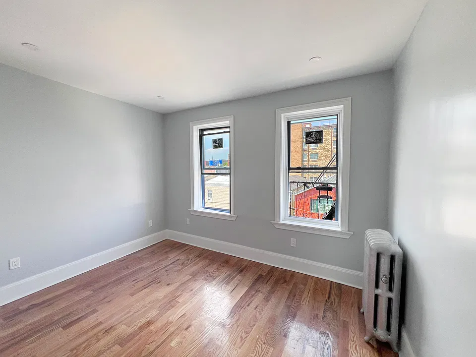 LIVING ROOM , VID ON YOUTUBE OR IG @ NJRENTS