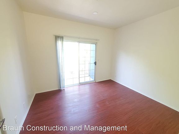 5th image of 11035 Moorpark St #11035MOORP