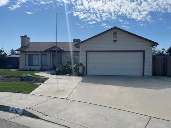 440 Carmel Dr, Kerman, CA 93630