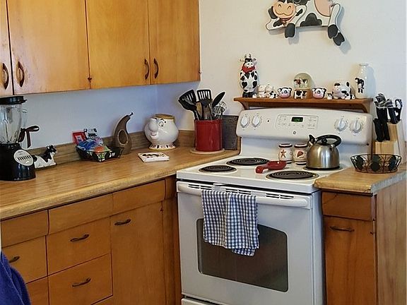 2nd image of 8910B Travis Dr