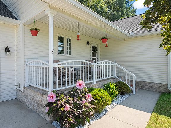5th image of 43 Shady Cove Ct
