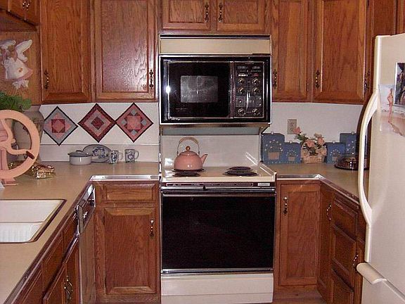 5th image of 909 N I St Unit 208