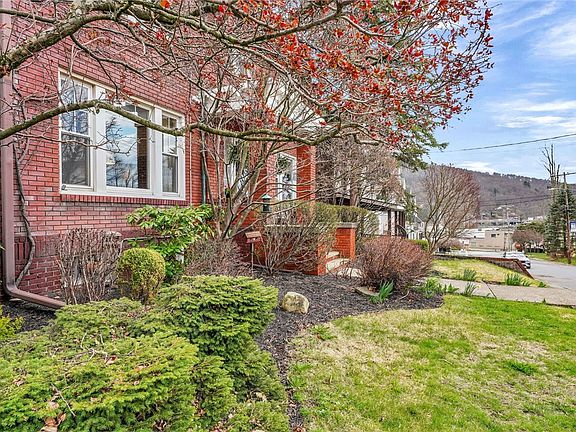 5th image of 178 Davis St