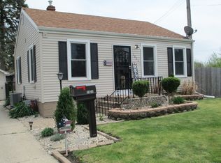 1021 East St, Woodstock, IL 60098