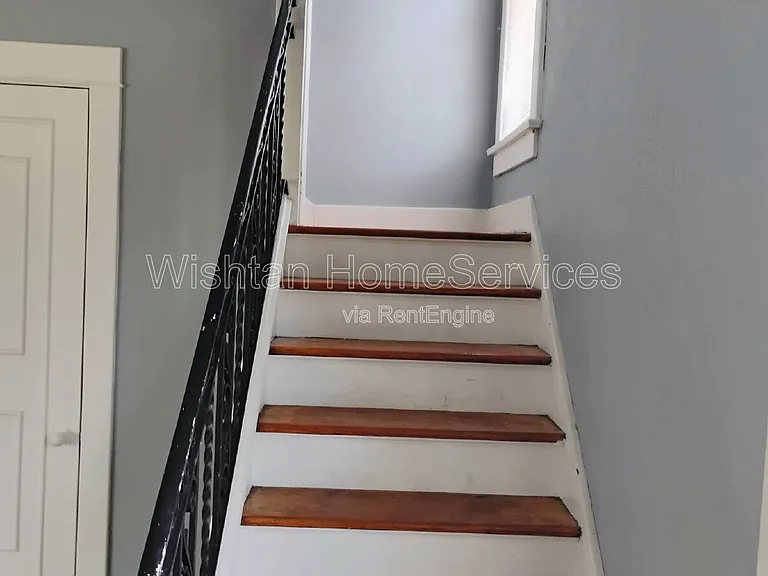 159 W Locust St — Photo 10