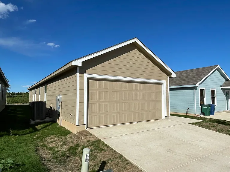 1019 Magrum Way — Photo 4