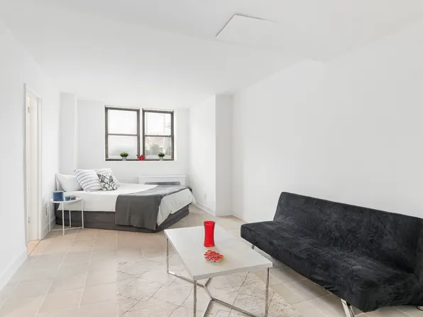 2330 Voorhies Avenue image 1 of 5