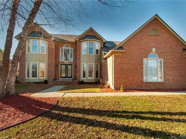 46793 Springwood Dr, Macomb, MI 48044