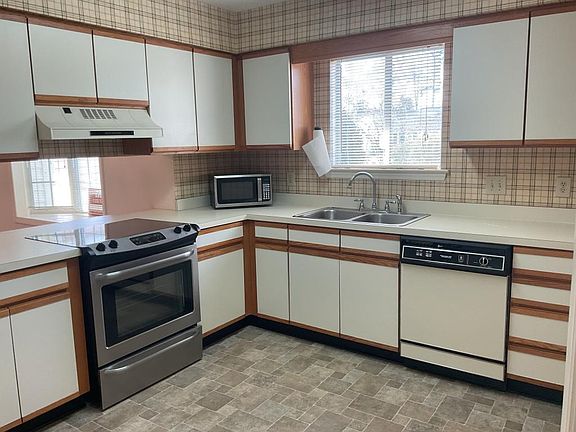 2nd image of 604 Gleneagles Dr