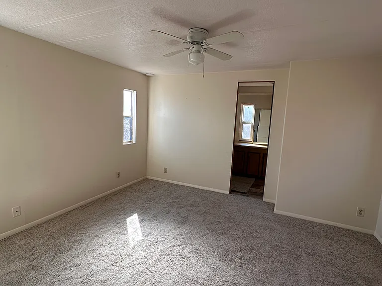 1813 Los Lentes Rd NE — Photo 6